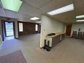 4609 S Norfleet Rd, Independence, MO for sale Interior Photo- Image 2 of 5