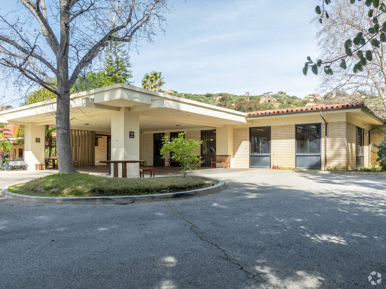 11051 Old Santa Susana Pass Rd, Chatsworth, CA for sale - Primary Photo - Image 1 of 7