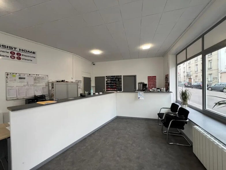 Retail in Reims for lease - Building Photo - Image 2 of 5