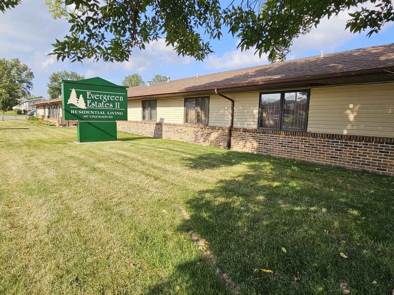 307 Edgewood Rd SW rd, Cedar Rapids, IA for sale - Primary Photo - Image 1 of 1