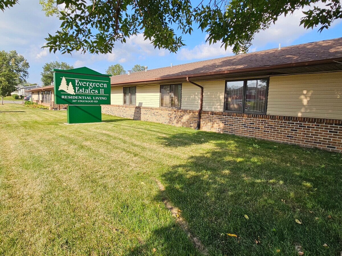307 Edgewood Rd SW rd, Cedar Rapids, IA 52404 Multifamily For Sale