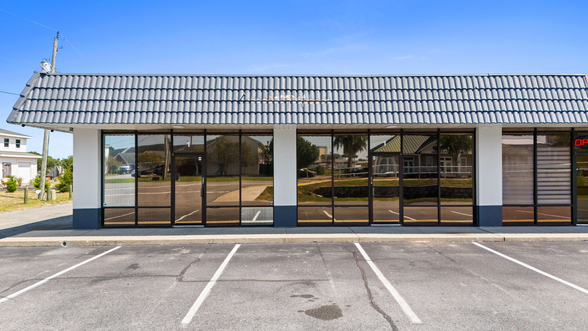 1209 Airport Rd, Destin, FL for lease Interior Photo- Image 1 of 26