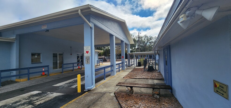 2177 NE Coachman Rd, Clearwater, FL for lease - Building Photo - Image 2 of 9