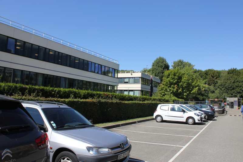 18 Rue Grange Dame Rose, Vélizy-Villacoublay for lease - Building Photo - Image 2 of 4