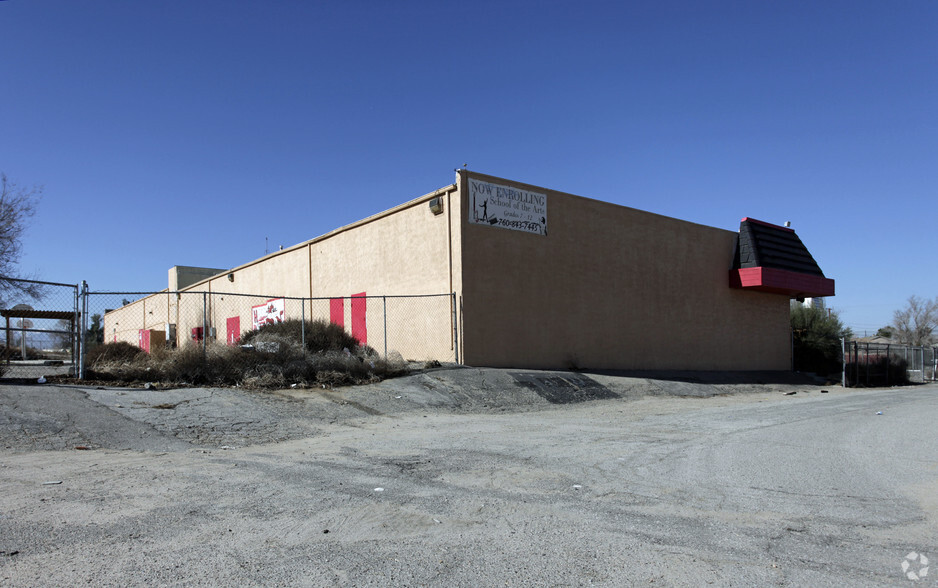 15421 Village Dr, Victorville, CA for lease - Building Photo - Image 2 of 6