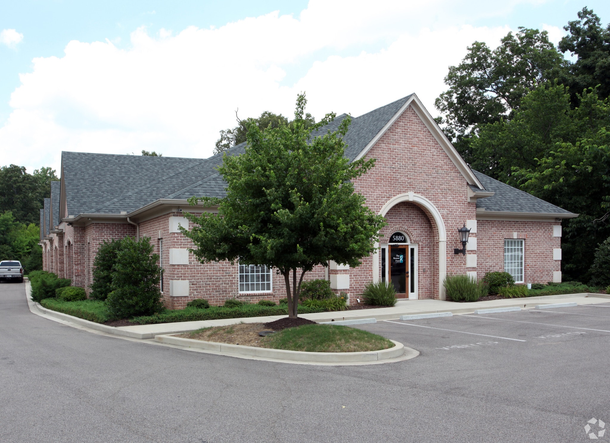 5880 Ridge Bend Rd, Memphis, TN for sale Primary Photo- Image 1 of 3