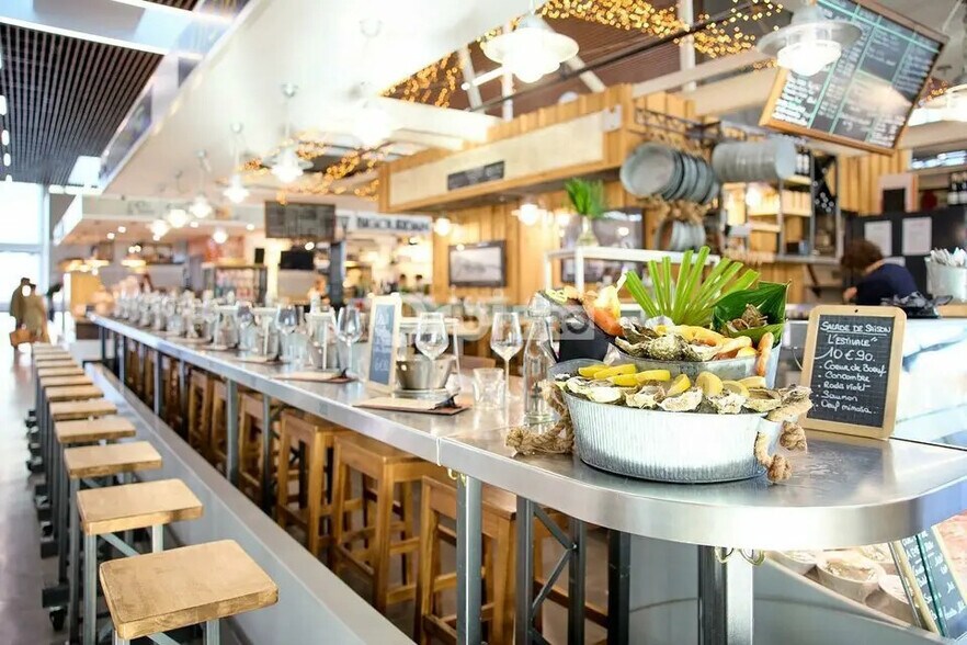 Retail in Pau for lease - Interior Photo - Image 1 of 6