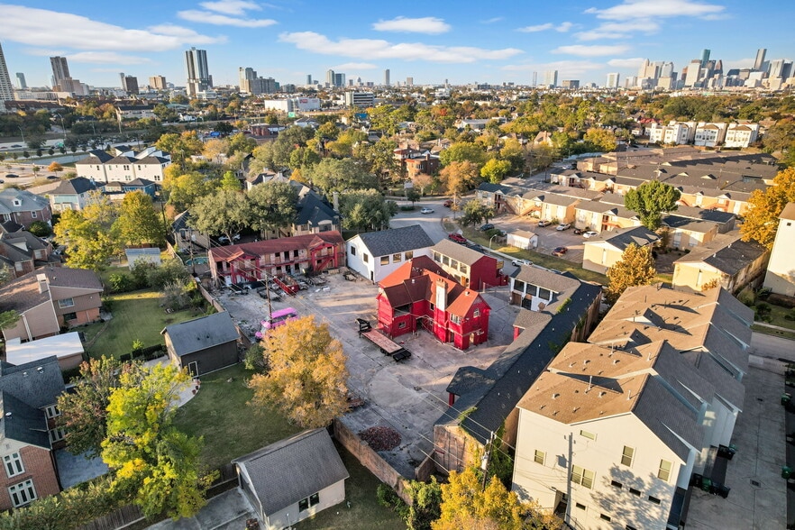 2612 Riverside Dr, Houston, TX for sale - Building Photo - Image 2 of 8