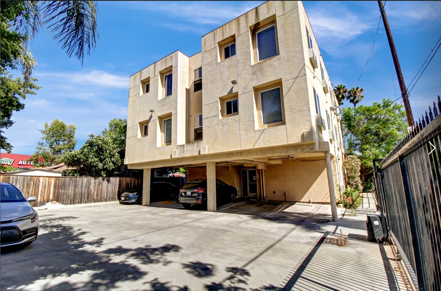 5073 Huntington Dr N, Los Angeles, CA for sale - Primary Photo - Image 3 of 11