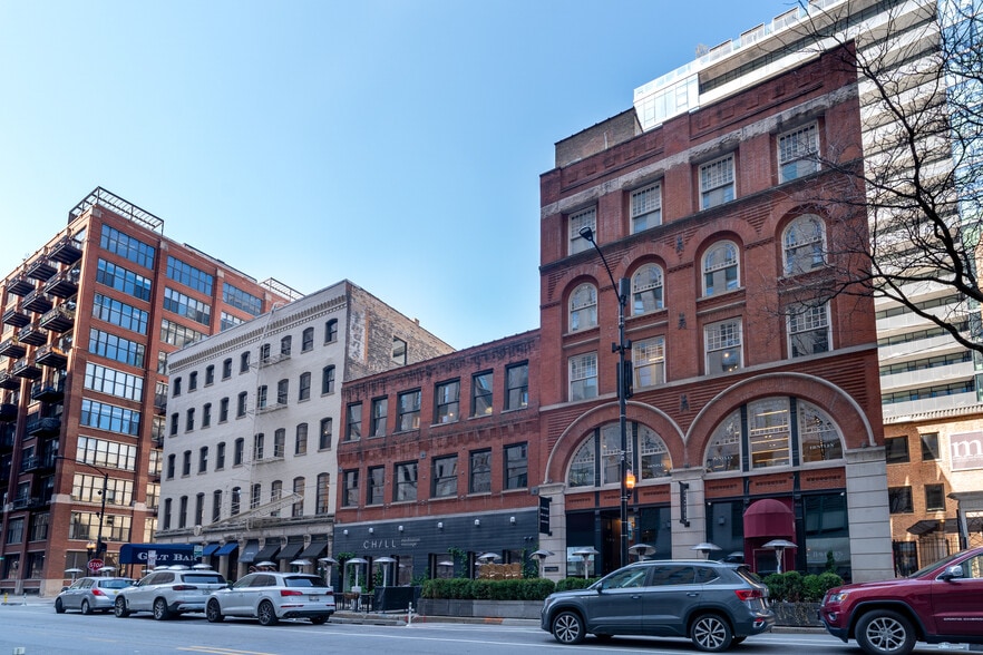 220-230 W Kinzie St, Chicago, IL for lease - Building Photo - Image 1 of 13