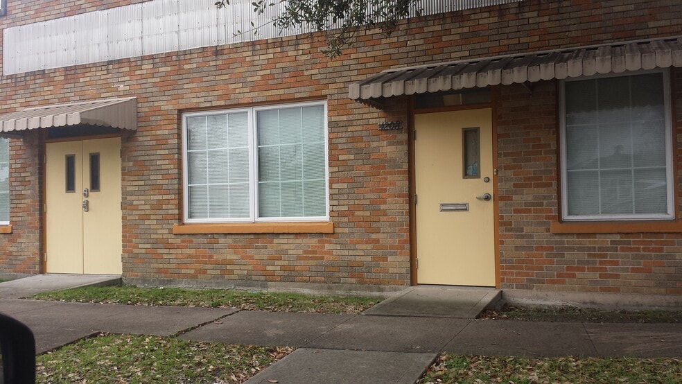 4208 Navigation Blvd, Houston, TX for lease - Building Photo - Image 3 of 18