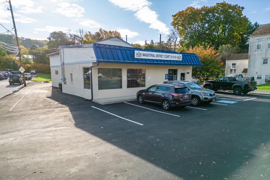 106 Main St, Emmaus, PA 18049 Office/Retail for Lease
