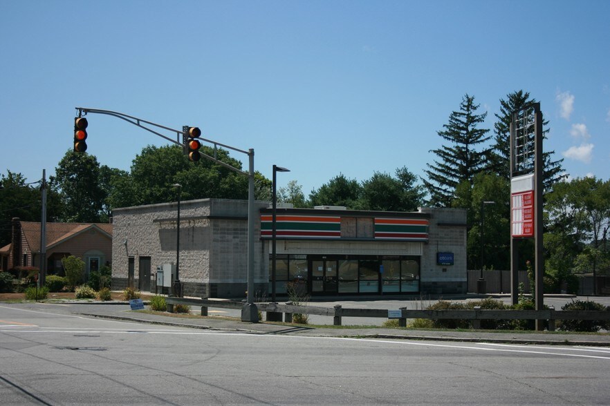 1693 GAR Hwy, Somerset, MA for sale - Primary Photo - Image 1 of 1