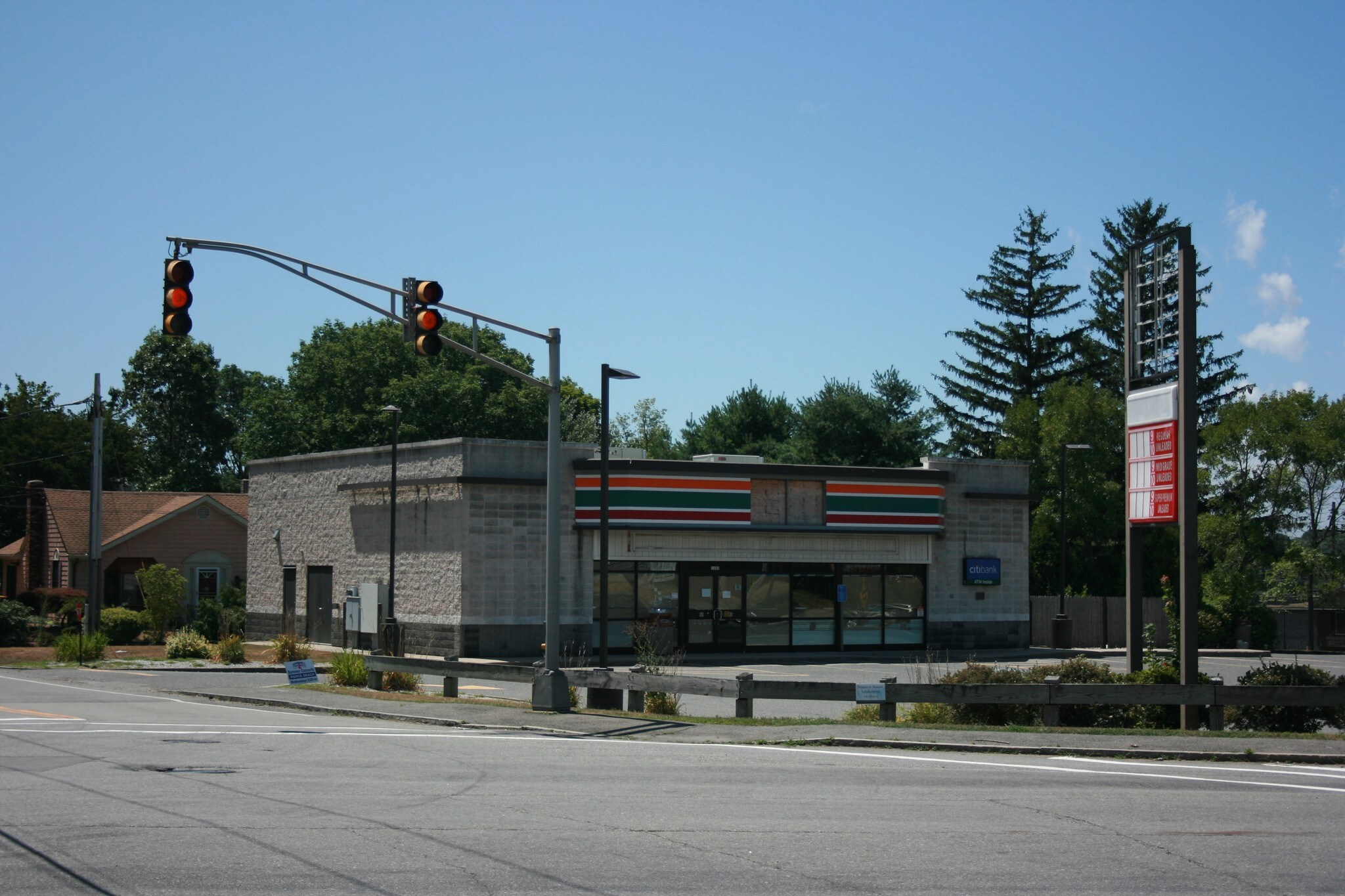1693 GAR Hwy, Somerset, MA for sale Primary Photo- Image 1 of 1