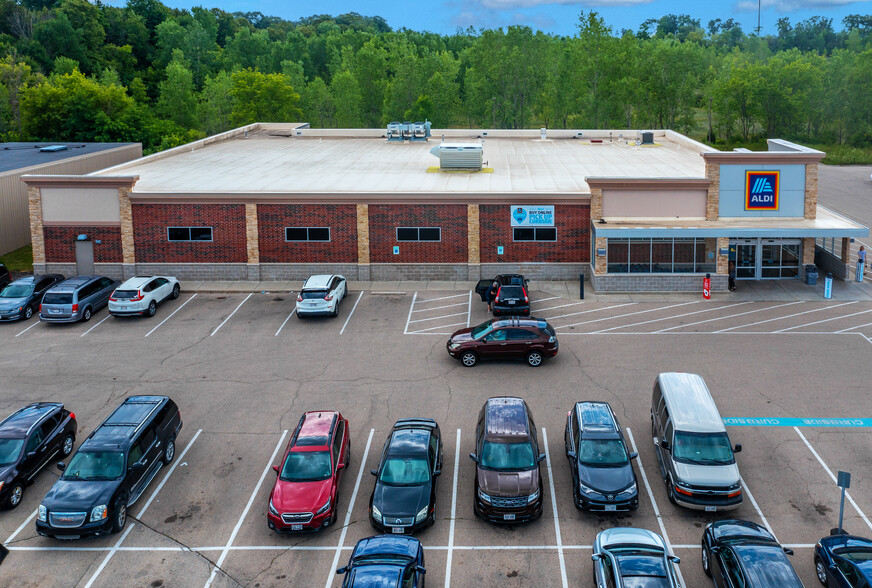 1589 E Sumner St, Hartford, WI for sale - Building Photo - Image 1 of 10