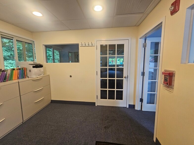 124 Main St, Huntington, NY for lease - Building Photo - Image 3 of 17