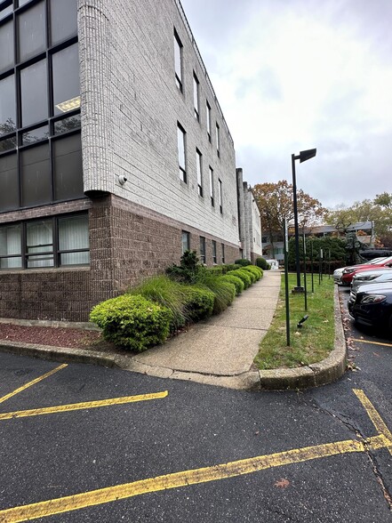 517 Route 111, Hauppauge, NY for lease - Building Photo - Image 3 of 8