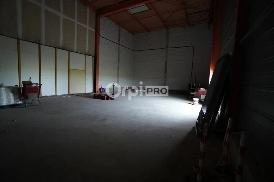 Retail in Fontaine-lès-Dijon for lease - Building Photo - Image 3 of 5