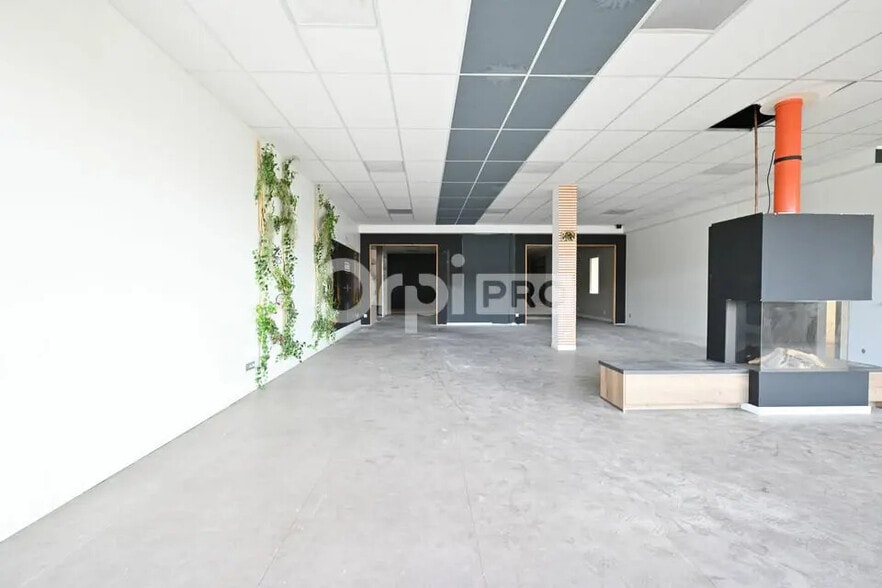 Retail in Le Creusot for sale - Interior Photo - Image 1 of 10