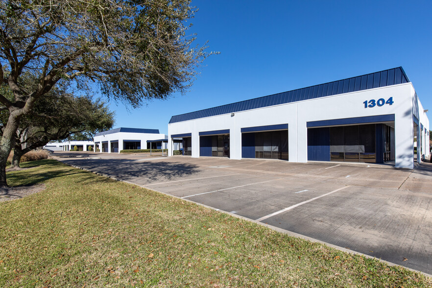 1304 Langham Creek Dr, Houston, TX for lease - Building Photo - Image 3 of 5