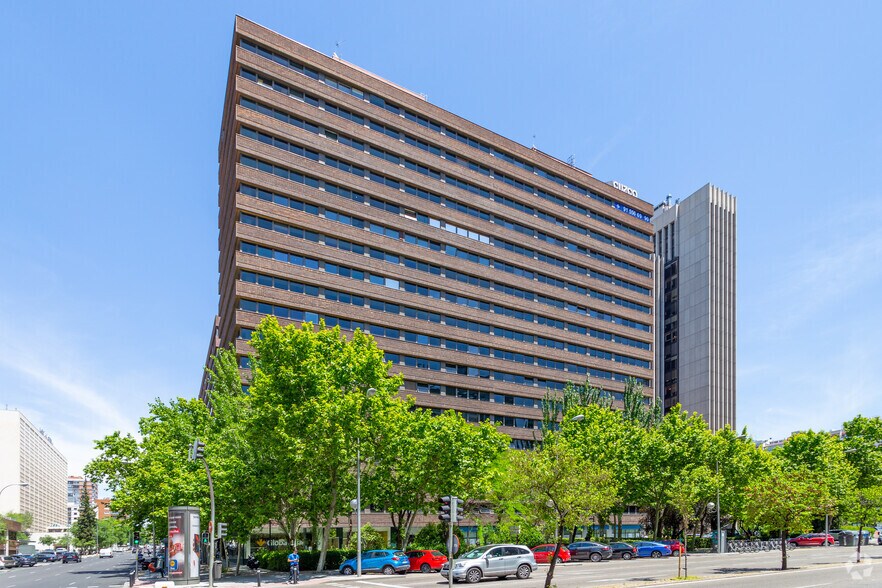 Paseo Castellana, 135, Madrid, Madrid for lease - Building Photo - Image 2 of 3