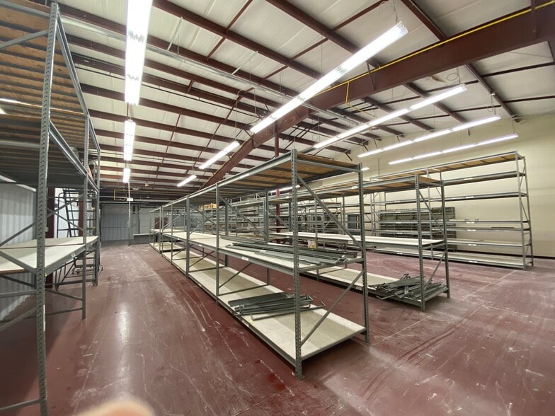 108 Asheville Commerce Pky, Candler, NC for lease - Building Photo - Image 3 of 4