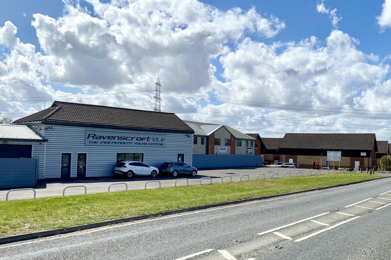 London Rd, Hook, RG27 9GR Car Sales & Premises