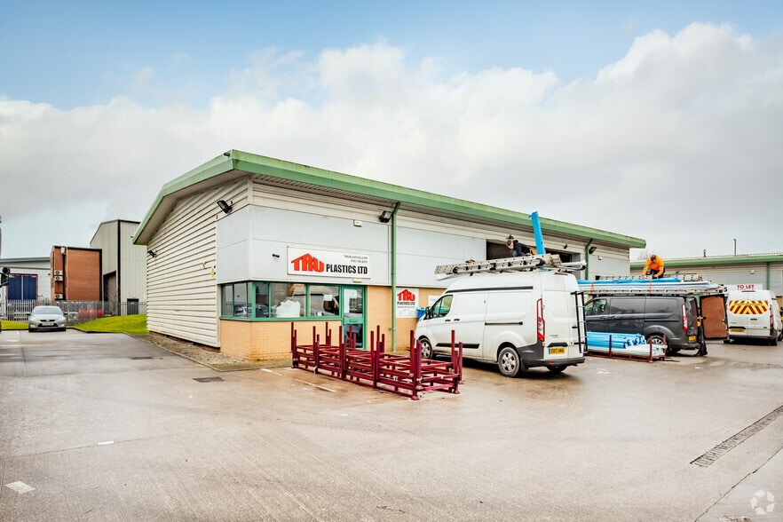 Lamplight Way, Manchester for sale - Primary Photo - Image 1 of 1