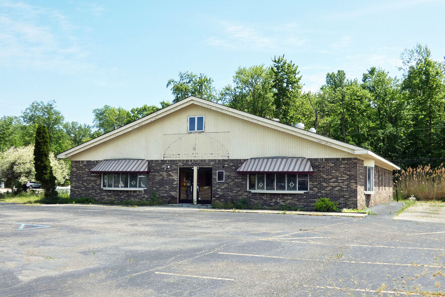 8905 Macomb St, Grosse Ile, MI for lease - Building Photo - Image 1 of 1