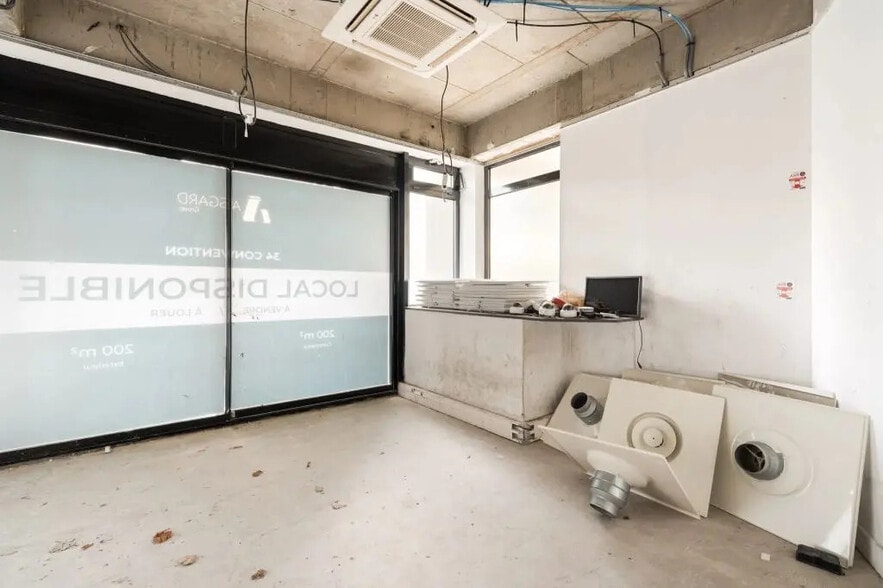 34 Rue De La Convention, Paris for lease - Building Photo - Image 3 of 12