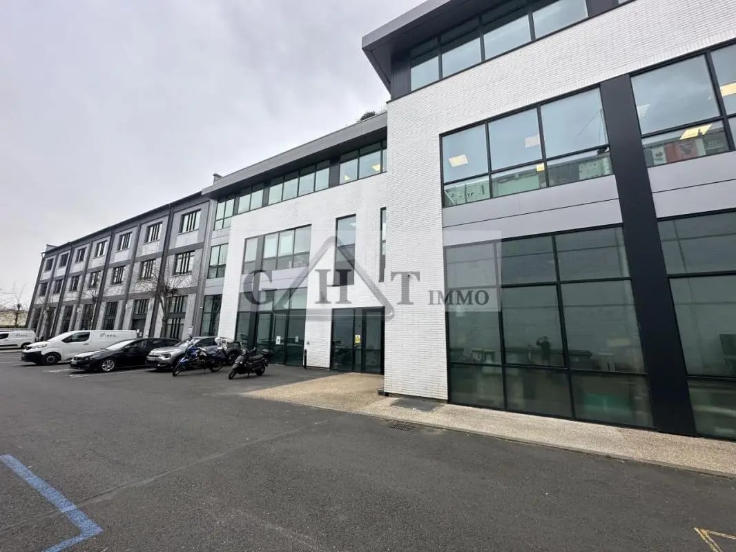 Industrial in Ivry-sur-Seine for lease Building Photo- Image 1 of 9