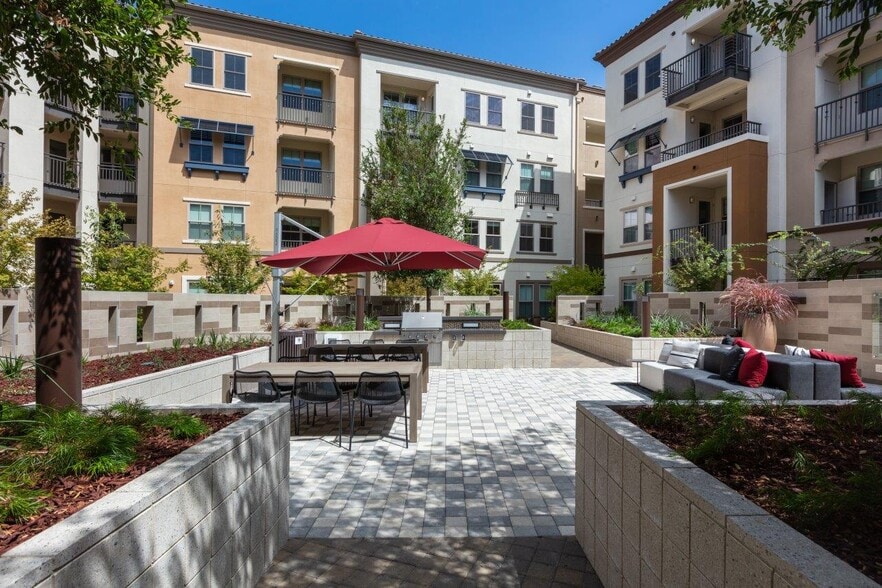 500 Ferguson Dr, Mountain View, CA for lease - Building Photo - Image 2 of 8