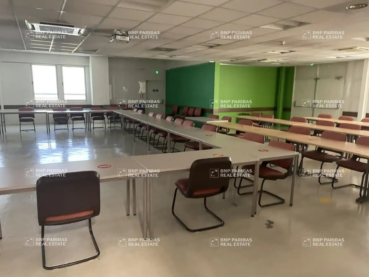 Flex in Meylan for lease Interior Photo- Image 1 of 2