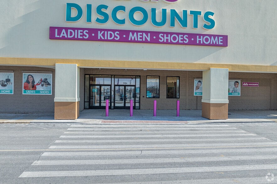 1300-1520 N Larkin Ave, Joliet, IL for lease - Building Photo - Image 3 of 5