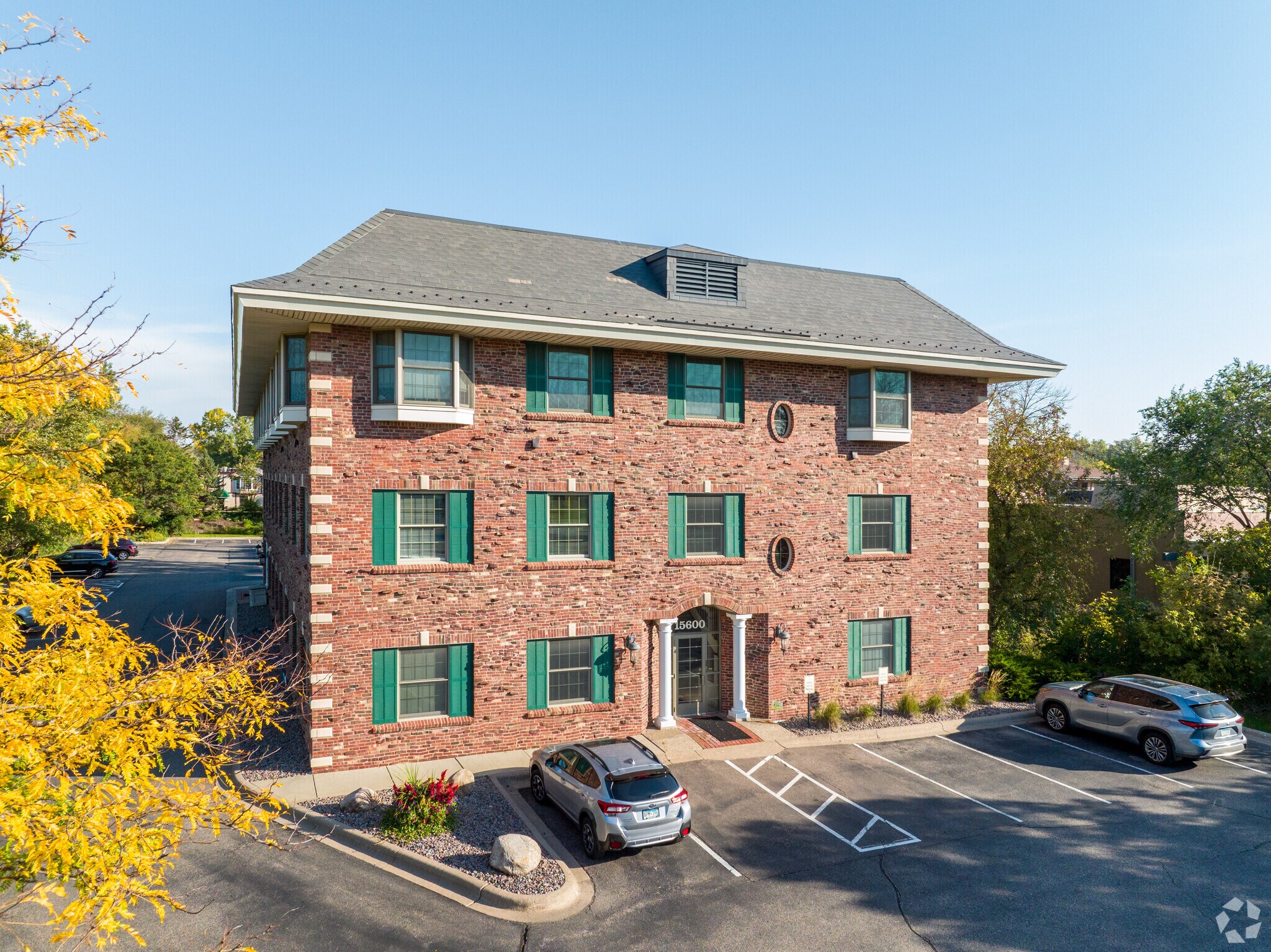 15600 Wayzata Blvd, Wayzata, MN for sale Primary Photo- Image 1 of 1