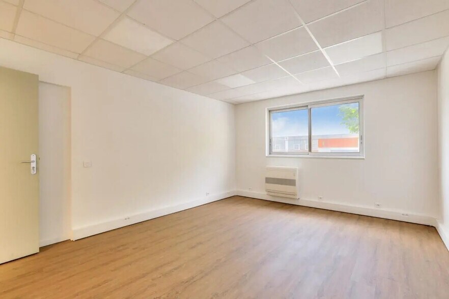 Flex in SAINT-OUEN-L'AUMONE for lease - Interior Photo - Image 3 of 12