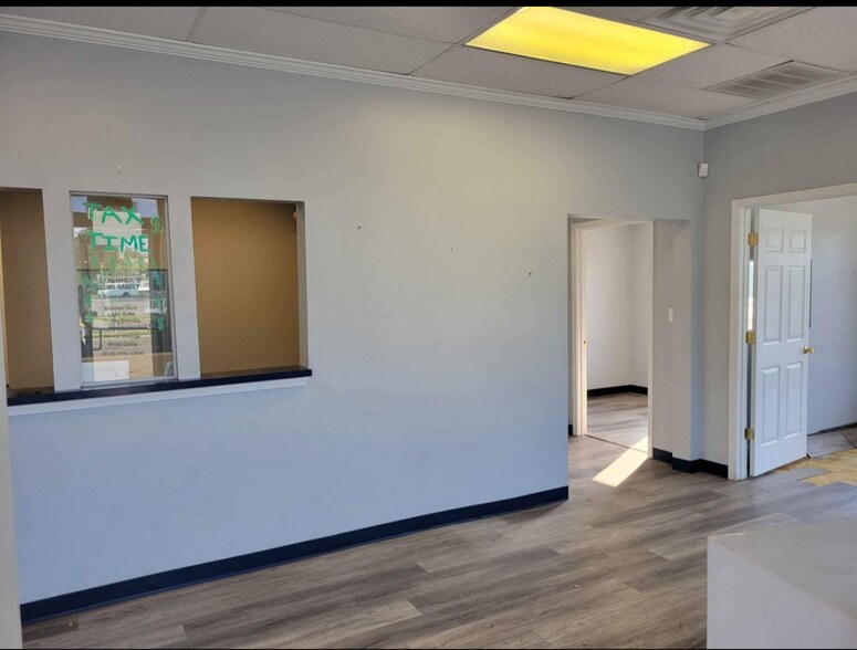 1223 E Riverside Dr, Evansville, IN for lease - Building Photo - Image 2 of 10