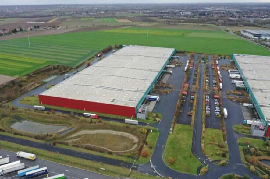 Industrial in Lauwin-Planque for lease - Building Photo - Image 3 of 5