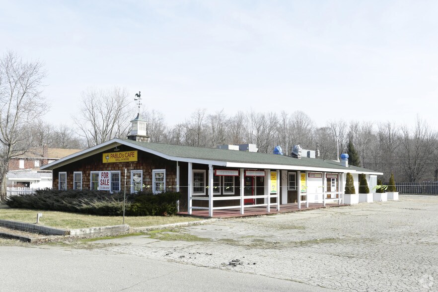 12857 Three Oaks Rd, Sawyer, MI 49125