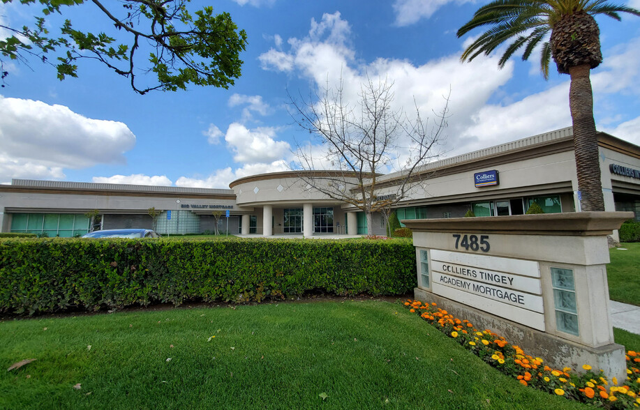 7475 N Palm Ave, Fresno, CA for lease - Building Photo - Image 1 of 29