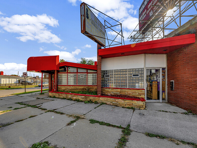 15398 Gratiot Ave, Detroit, MI for sale - Building Photo - Image 2 of 39