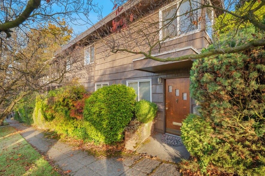 3807 Linden Ave N, Seattle, WA for sale - Building Photo - Image 3 of 16