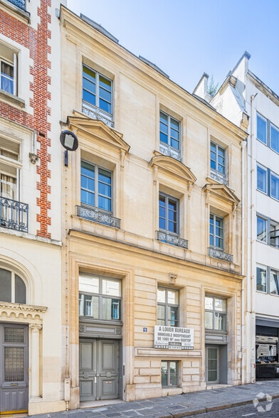 9 Rue Christophe Colomb, Paris for lease - Primary Photo - Image 1 of 12