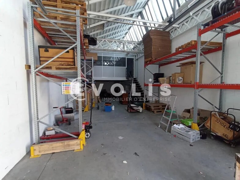 Flex in Vénissieux for lease - Interior Photo - Image 2 of 16