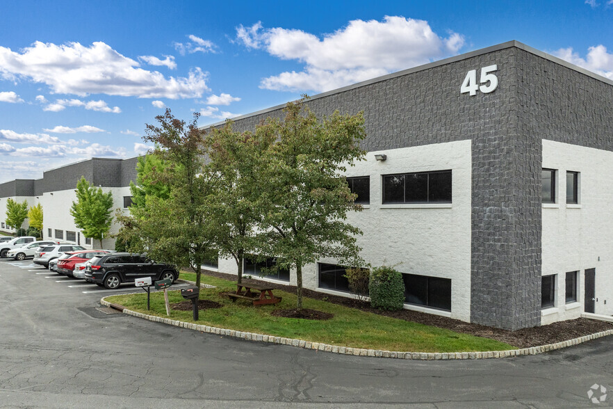 45 Turner Dr, Middletown, NY for lease - Building Photo - Image 1 of 18