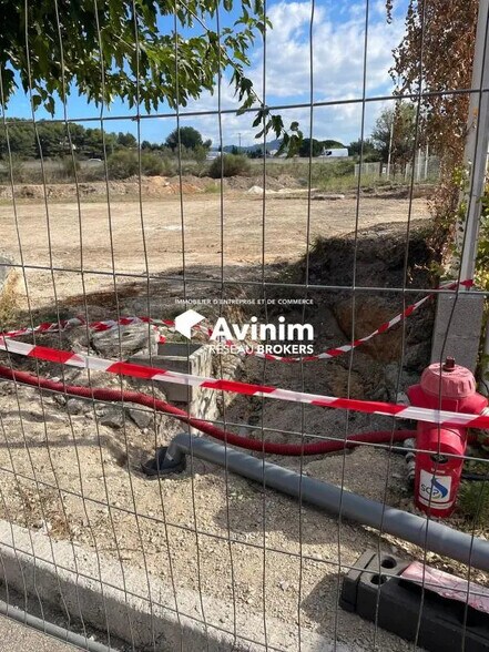 Retail in Les Pennes-Mirabeau for lease - Construction Photo - Image 1 of 4