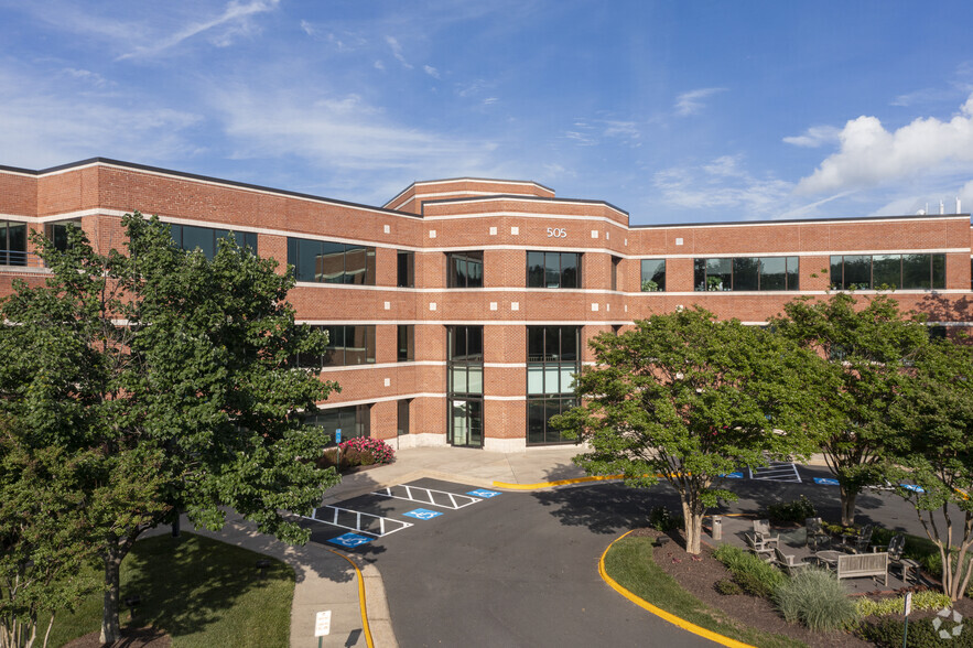 505 Huntmar Park Dr, Herndon, VA for lease - Building Photo - Image 1 of 17