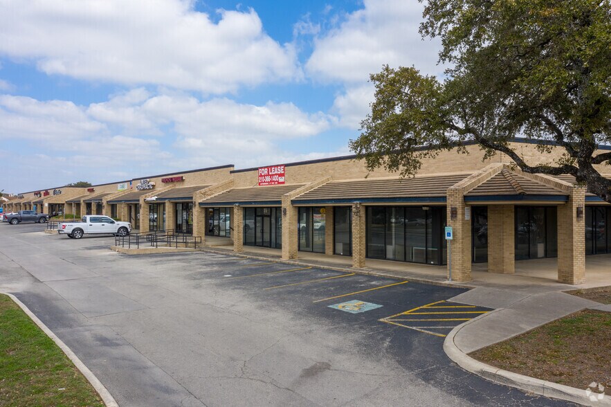2235 Thousand Oaks Dr, San Antonio, TX for lease - Building Photo - Image 2 of 12