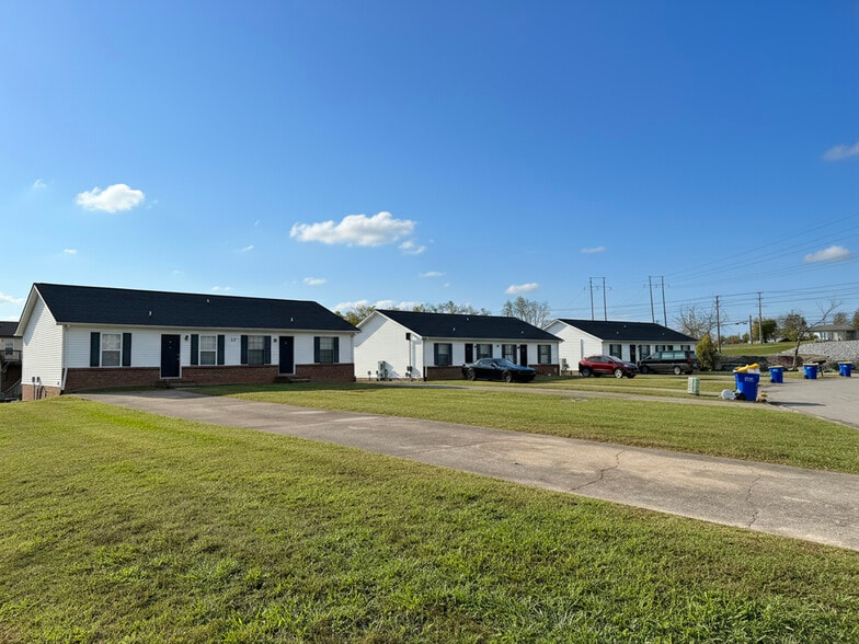 117-121 Bennett Dr, Clarksville, TN for sale - Primary Photo - Image 1 of 1