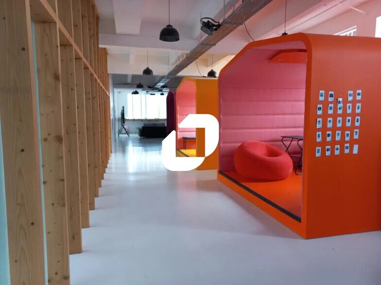 Office in Roubaix for lease - Interior Photo - Image 1 of 18